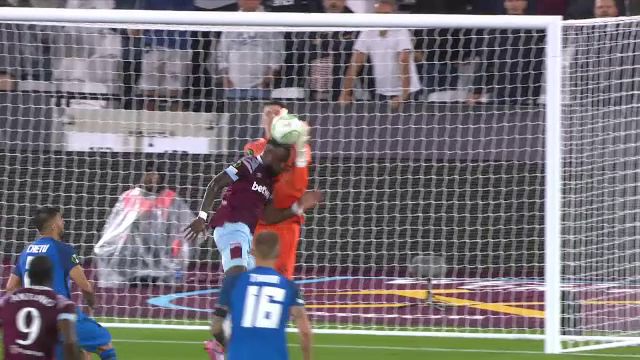 Comentatorii britanici, vehemenți după penalty-ul primit de West Ham contra lui FCSB_3