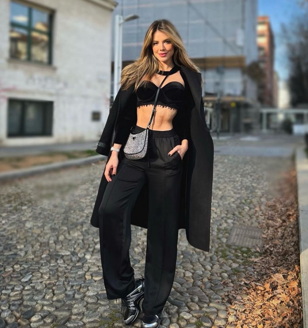 Iubita sexy a ultimului transfer de la FC Liverpool e as la poker! Cum poate arăta Carolina, medic dentist _3