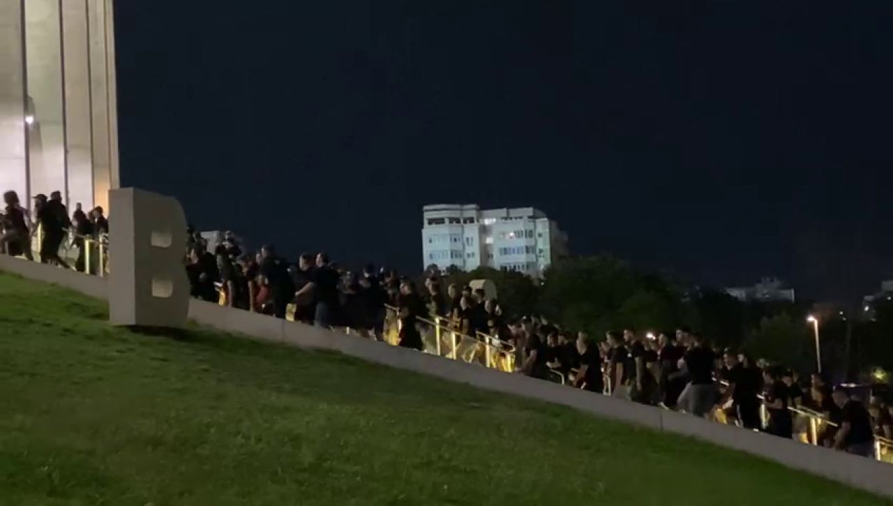 S-au încins spiritele înainte de derby-ul ligii secunde! Fanii dinamoviști și cei steliști, dueluri crâncene la stadion_10