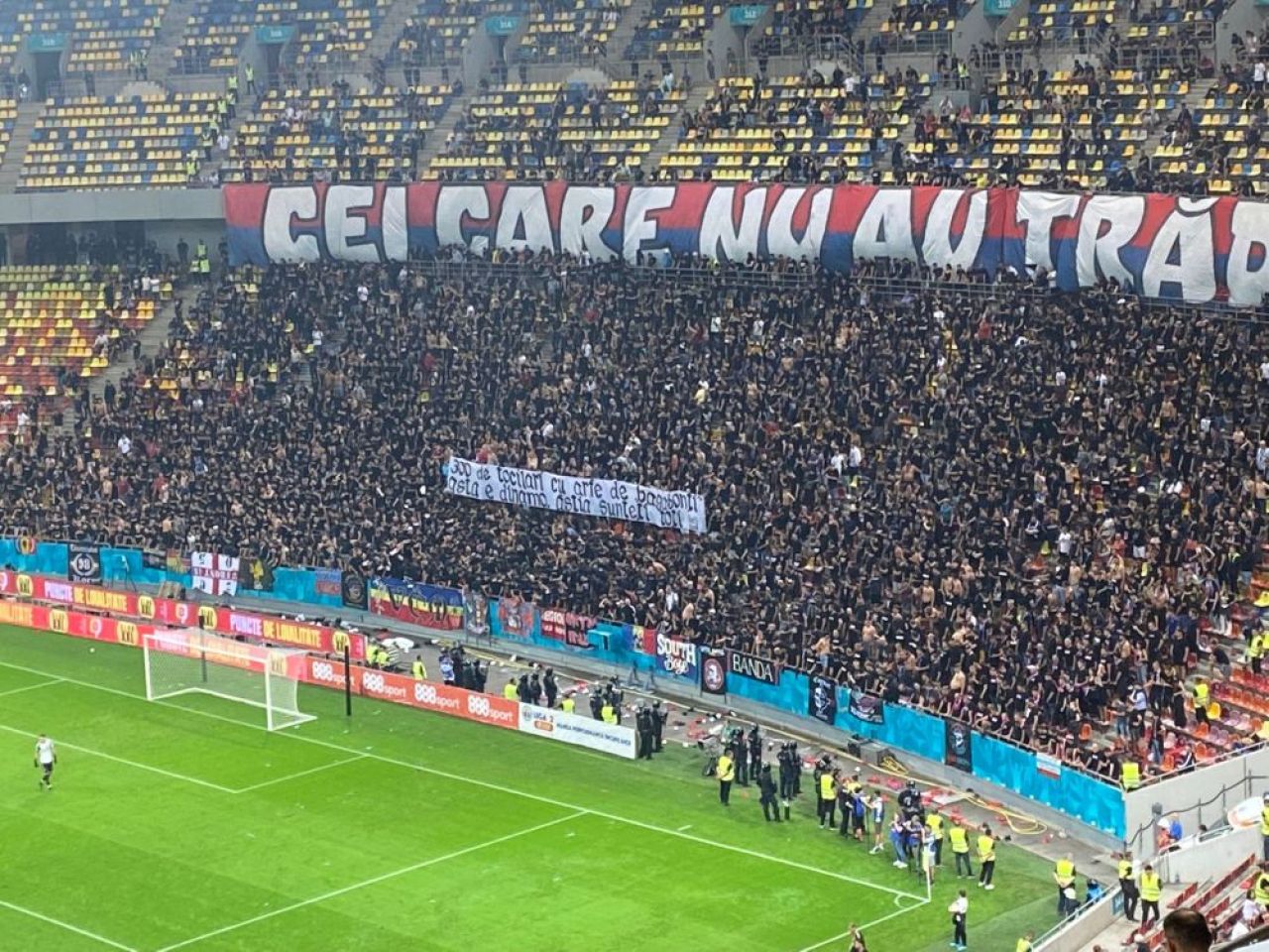 Dinamo - CSA Steaua | Ce bannere au afișat cele două galerii înaintea startului partidei din Liga 2_6