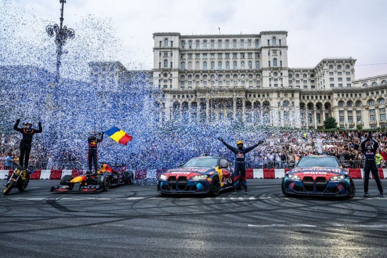 Peste 50.000 de oameni au văzut monopostul lui Sebastian Vettel în Piața Constituției_5