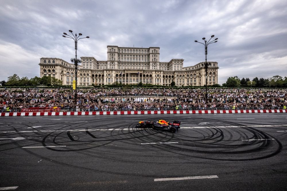 Peste 50.000 de oameni au văzut monopostul lui Sebastian Vettel în Piața Constituției_6