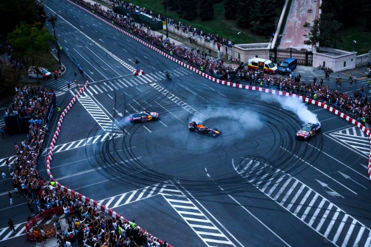 Peste 50.000 de oameni au văzut monopostul lui Sebastian Vettel în Piața Constituției_7