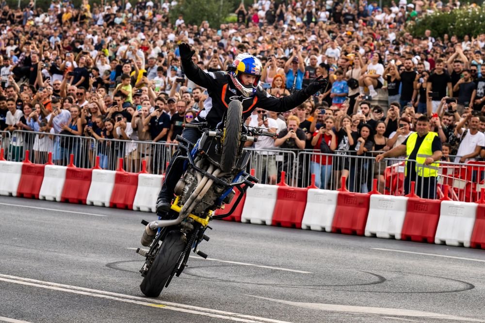 Peste 50.000 de oameni au văzut monopostul lui Sebastian Vettel în Piața Constituției_8