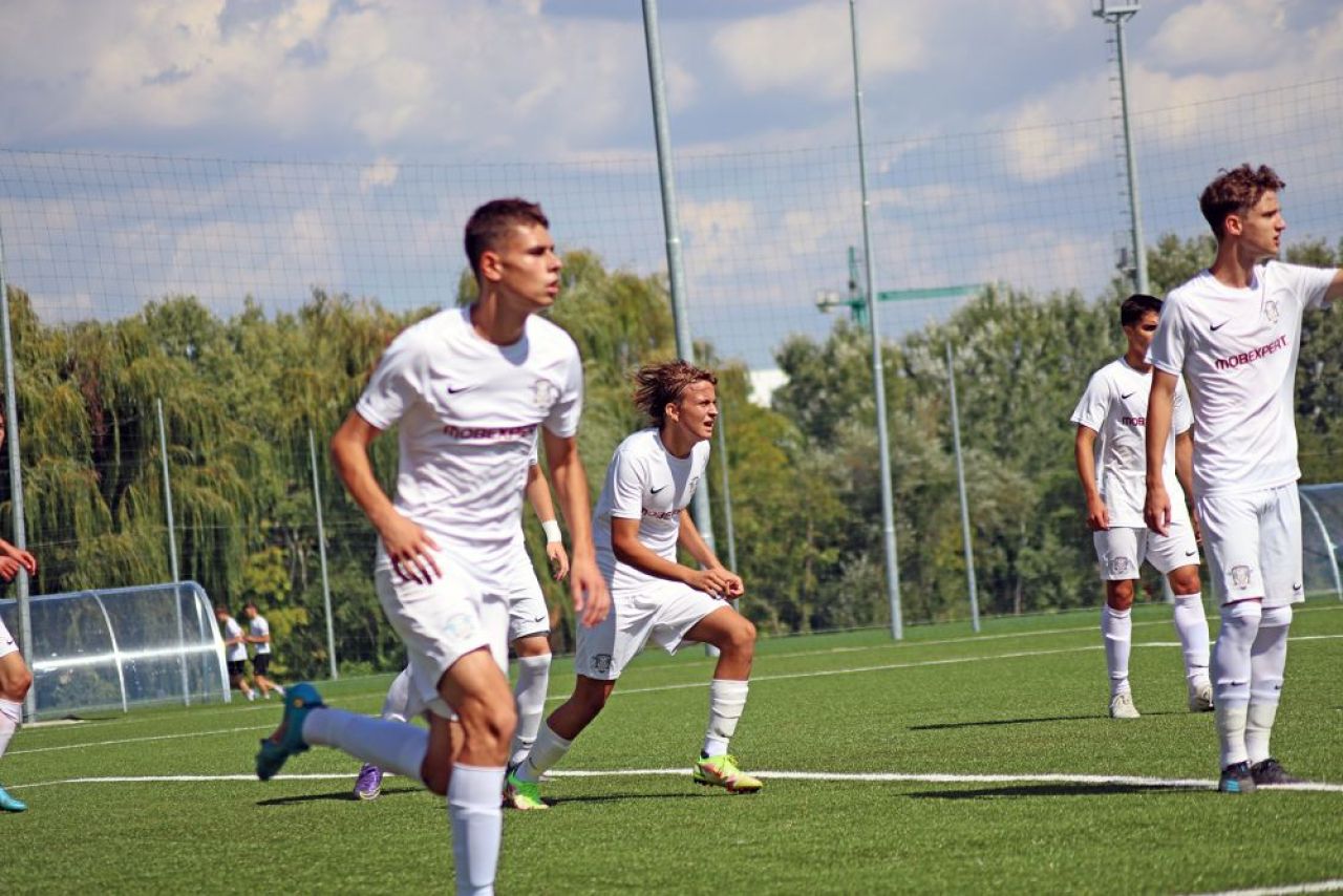 Cum s-a descurcat fiul lui Dan Șucu în derby-ul cu FCSB. Puștiul milionarului a fost căpitanul echipei U17 a Rapidului_9