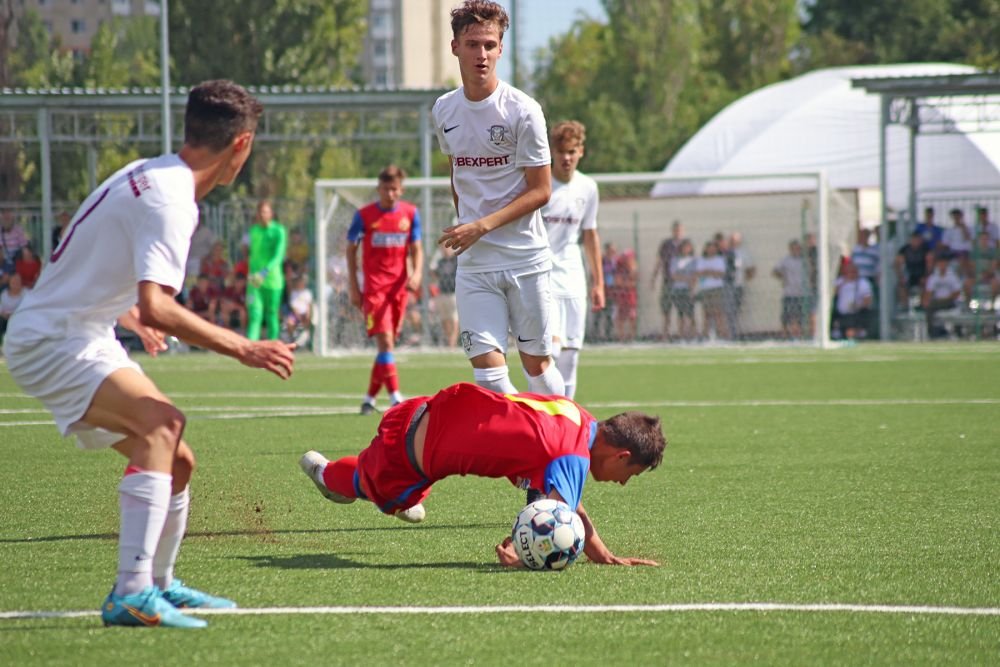 Cum s-a descurcat fiul lui Dan Șucu în derby-ul cu FCSB. Puștiul milionarului a fost căpitanul echipei U17 a Rapidului_18
