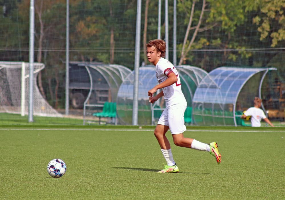 Cum s-a descurcat fiul lui Dan Șucu în derby-ul cu FCSB. Puștiul milionarului a fost căpitanul echipei U17 a Rapidului_30
