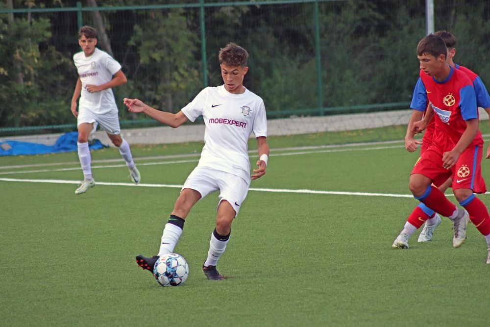 A jucat la PSG și așteaptă convocarea la naționala Turkmenistanului. Povestea globe-trotter-ului de la academia Rapidului_7