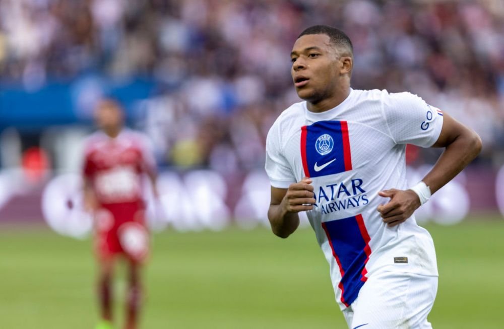 Kylian Mbappe poate deveni liber de contract peste doi ani. Trucul din contractul starului francez cu care poate scăpa de PSG