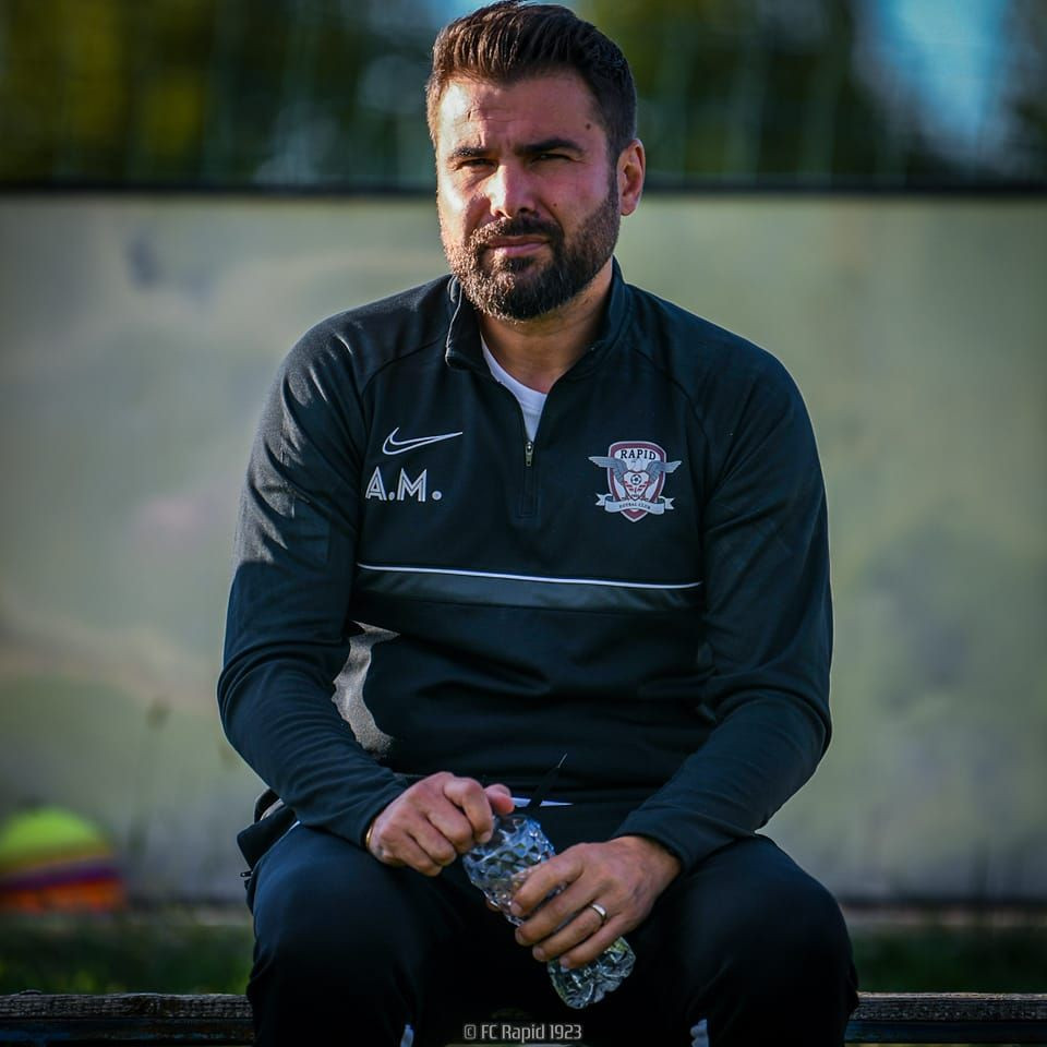 Adrian Mutu a revenit la antrenamente. Primele imagini cu tehnicianul giuleștean după ce a fost supus unei intervenții chirurgicale