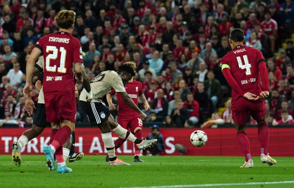 Perla lui Ajax, gol de generic contra lui Liverpool! Alisson și Virgil van Dijk n-au avut nicio șansă