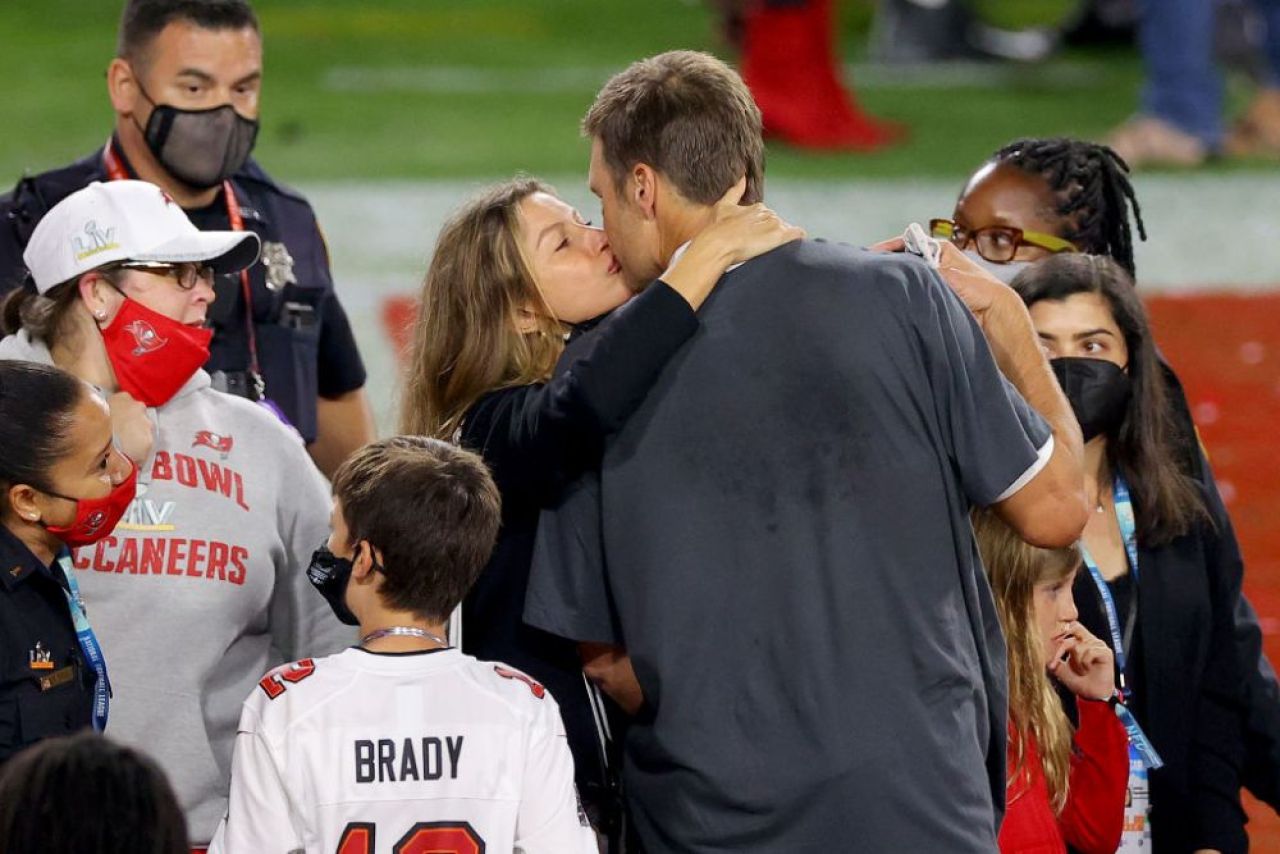 A rupt tăcerea după ce presa a anunțat divorțul de 650 de milioane de dolari! Ce a spus supermodelul de despărțirea de Tom Brady _66