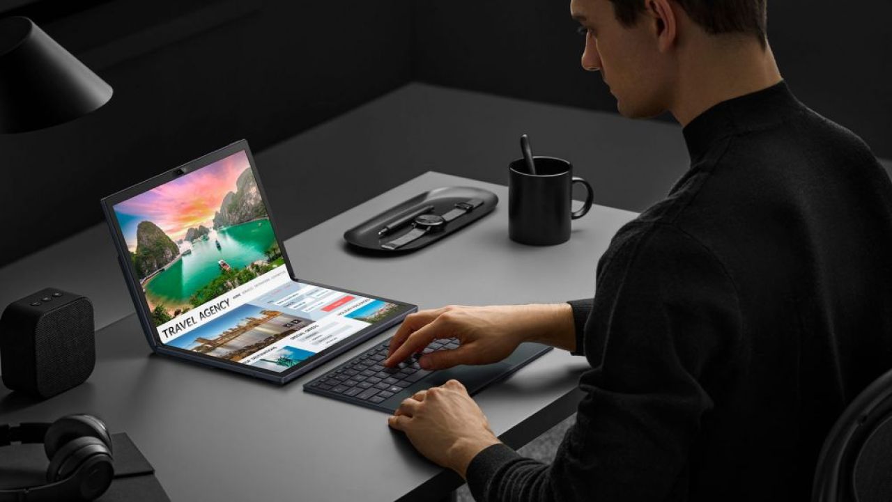(P) Zenbook 17 Fold OLED (UX9702): viitorul desfășurat_1