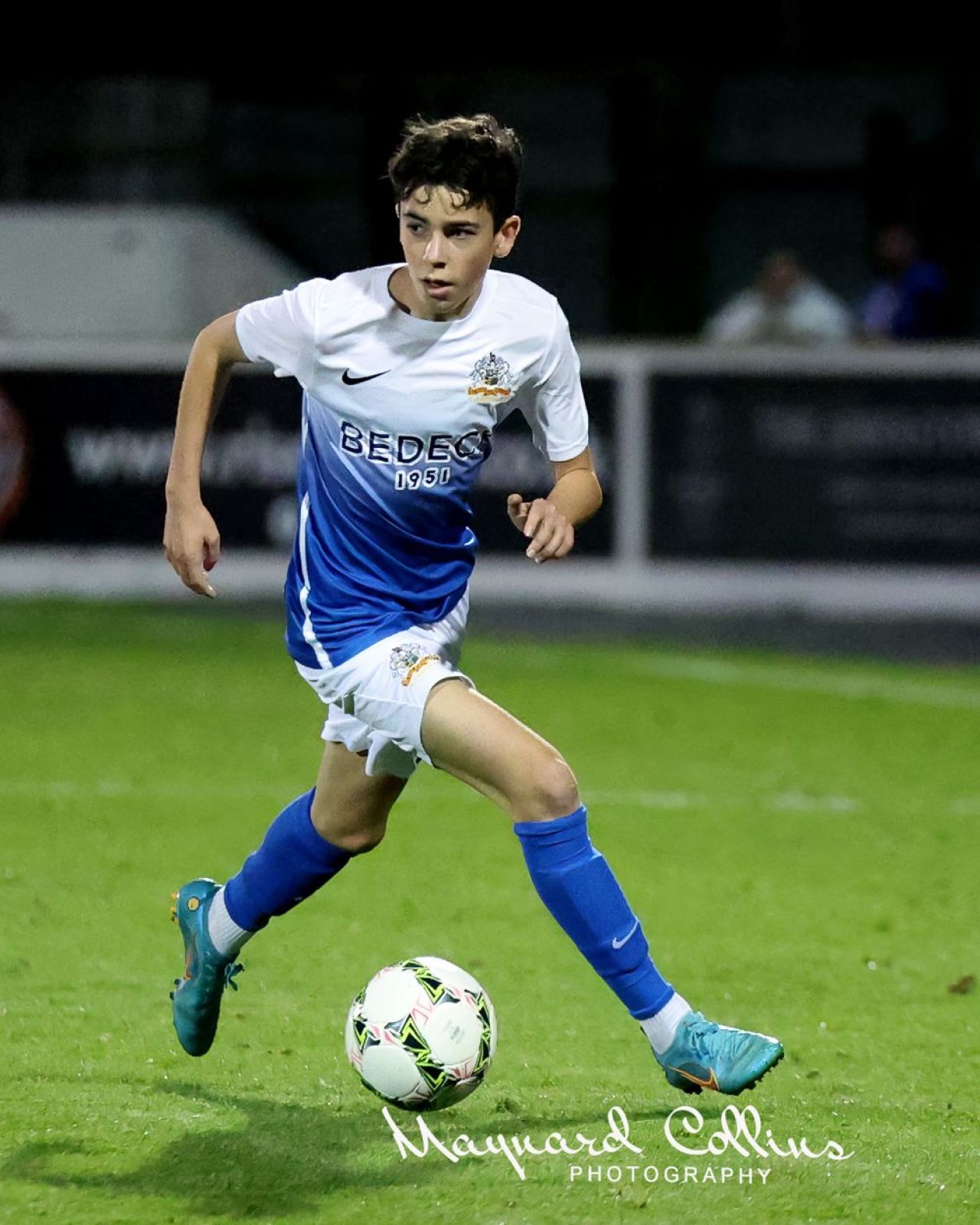 Record fabulos în fotbalul britanic! A debutat la doar 13 ani la profesioniști și a dat o pasă de gol la prima atingere_3