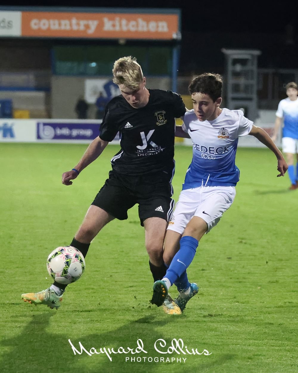Record fabulos în fotbalul britanic! A debutat la doar 13 ani la profesioniști și a dat o pasă de gol la prima atingere_9