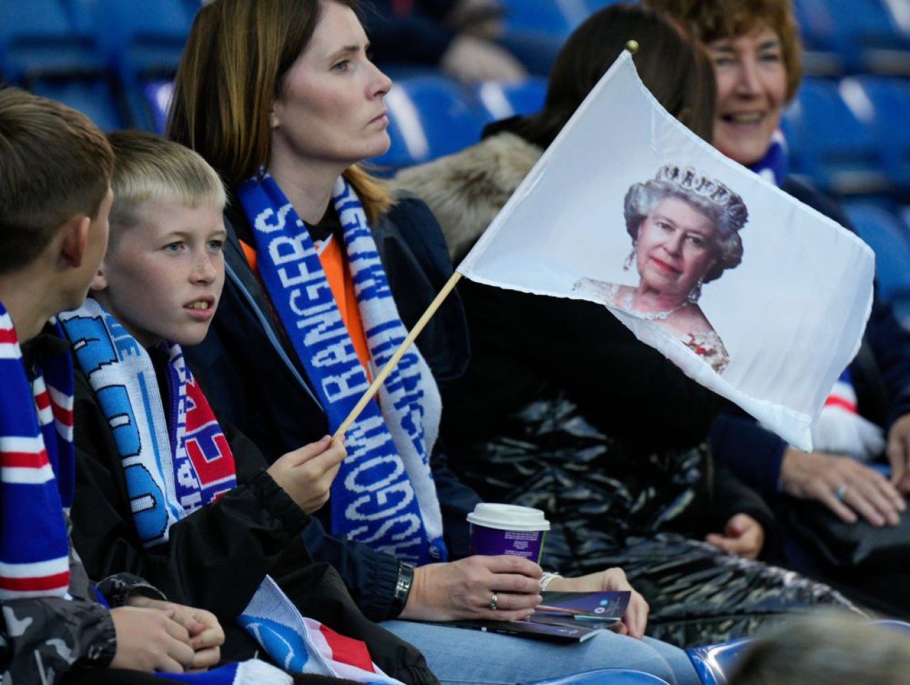 Omagiu pentru Regina Elisabeta a II-a în UEFA Champions League! Momentul emoționant de la Rangers - Napoli _3