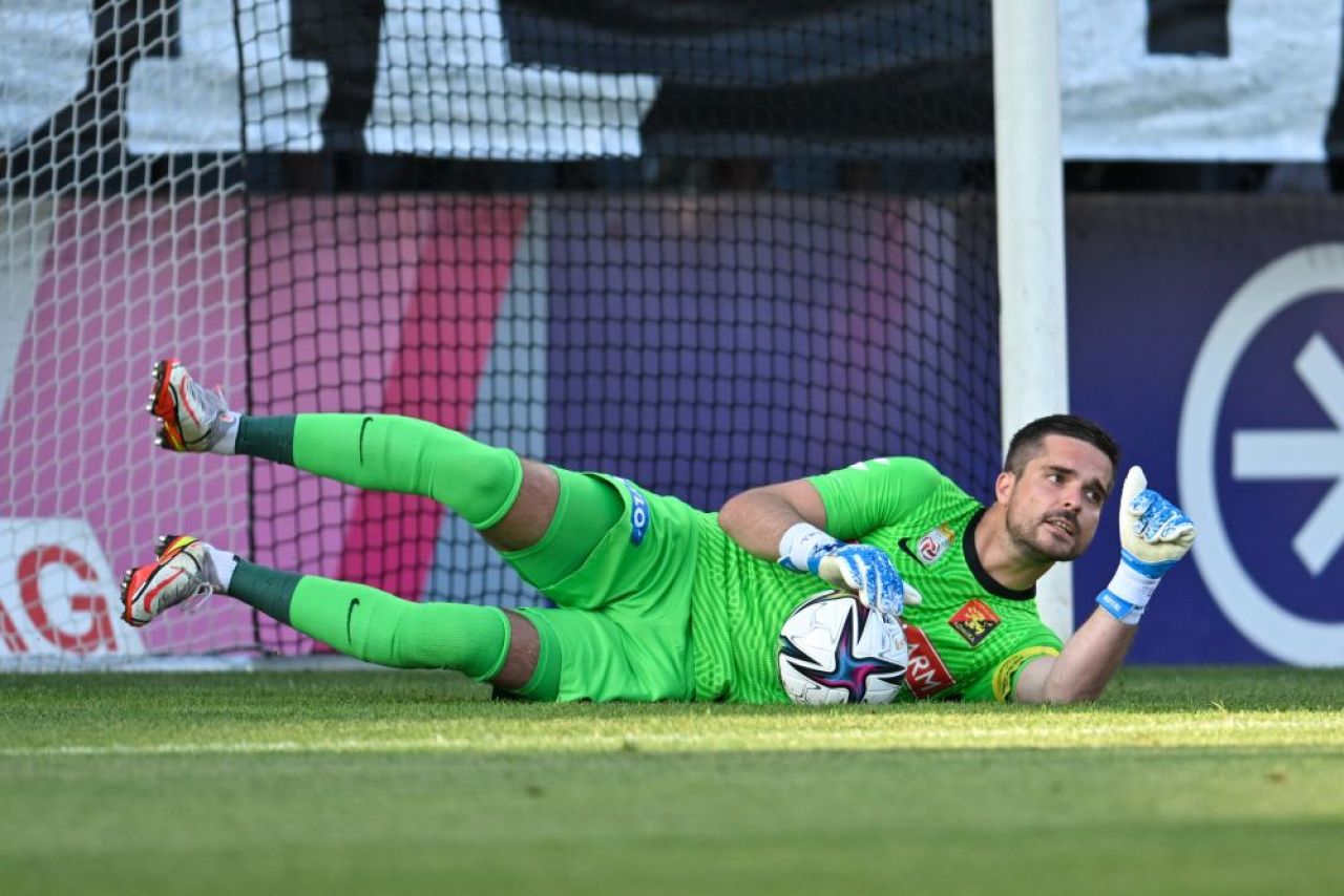 Un fotbalist cu 213 prezențe în Bundesliga s-a transferat în România! A fost integralist în ultimele patru sezoane_2
