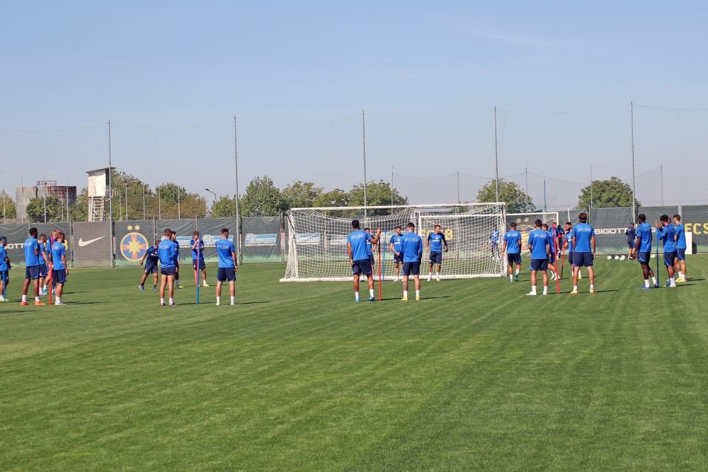 Au dat în mintea copiilor! Cum a adus Dică buna dispoziție la antrenamentul oficial dinaintea meciului cu Anderlecht_6