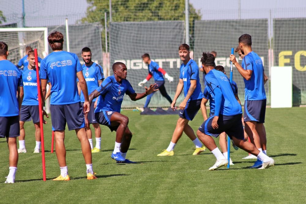 Au dat în mintea copiilor! Cum a adus Dică buna dispoziție la antrenamentul oficial dinaintea meciului cu Anderlecht_8