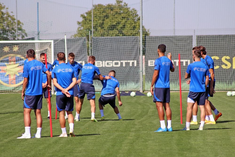 Au dat în mintea copiilor! Cum a adus Dică buna dispoziție la antrenamentul oficial dinaintea meciului cu Anderlecht_10