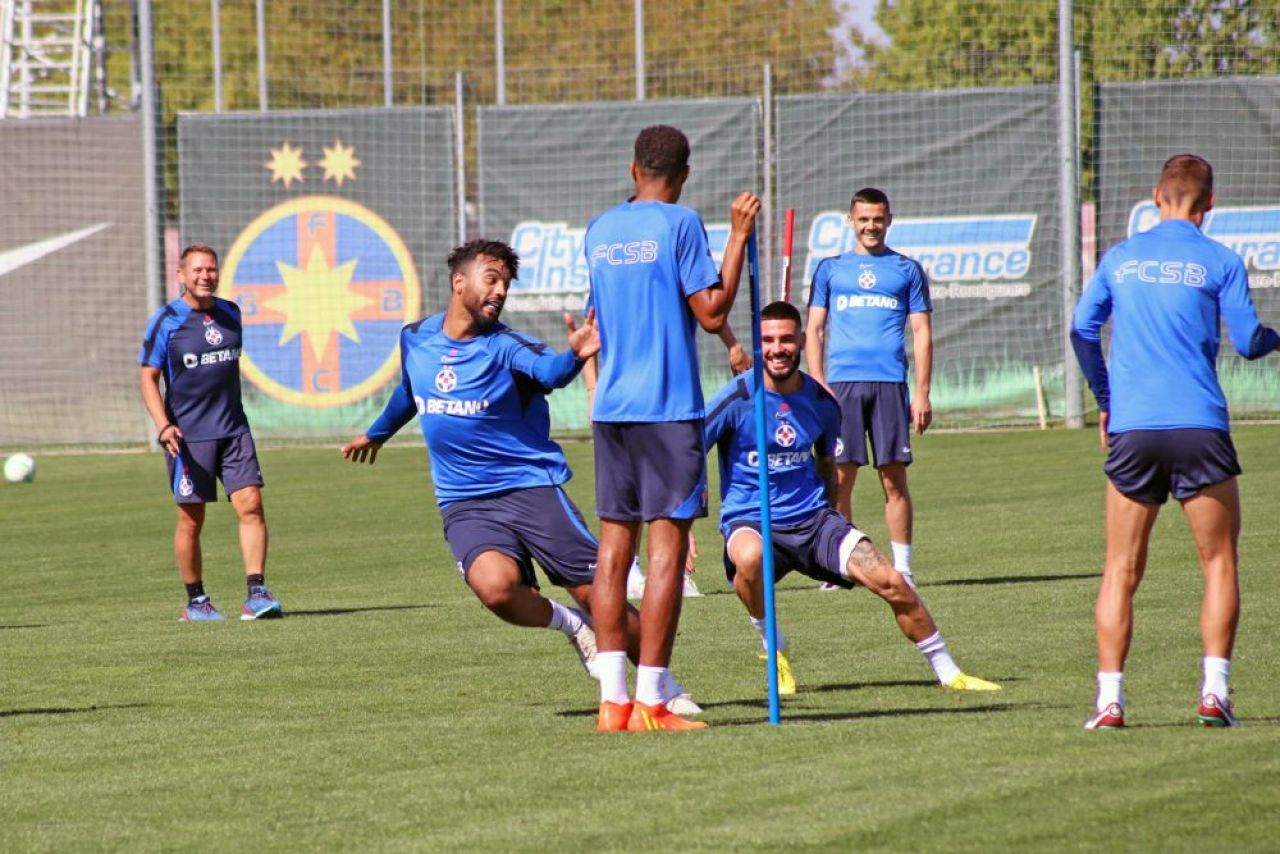 Au dat în mintea copiilor! Cum a adus Dică buna dispoziție la antrenamentul oficial dinaintea meciului cu Anderlecht_12