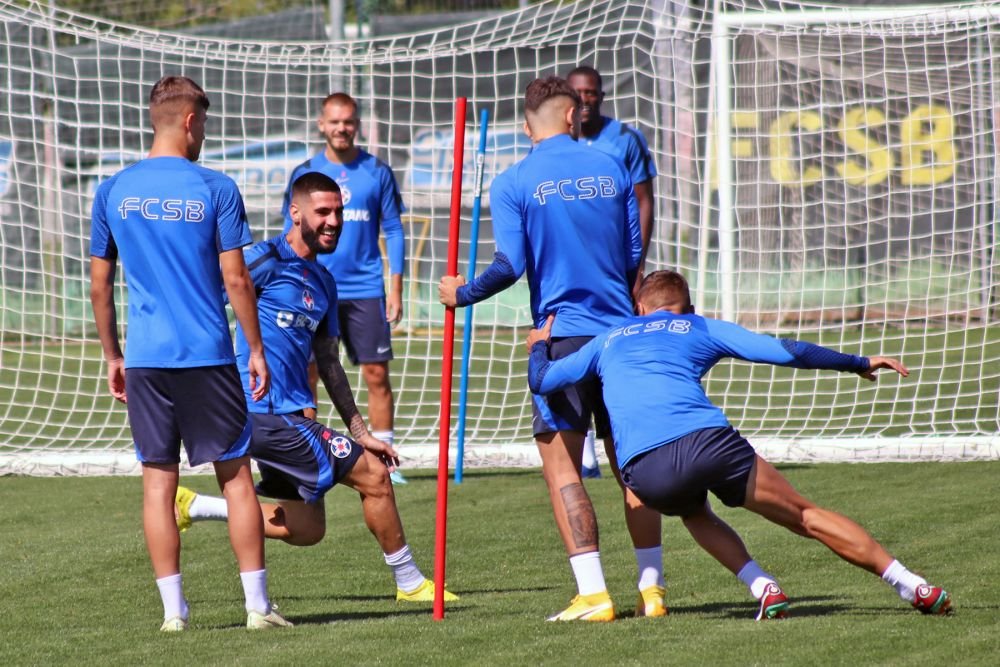 Au dat în mintea copiilor! Cum a adus Dică buna dispoziție la antrenamentul oficial dinaintea meciului cu Anderlecht_13