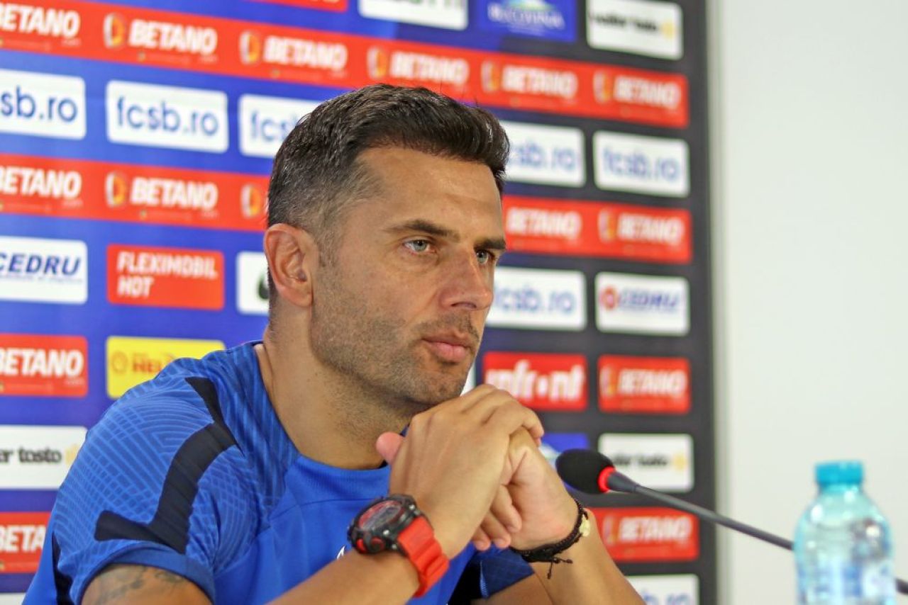 Amuletele lui Dică. Ce poartă antrenorul FCSB la mână, pentru a-i aduce noroc_1