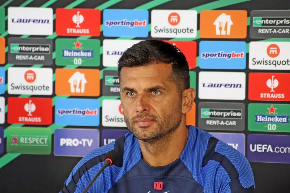 Amuletele lui Dică. Ce poartă antrenorul FCSB la mână, pentru a-i aduce noroc_3