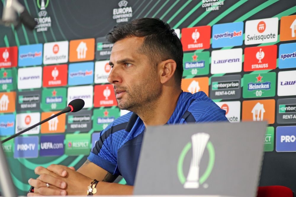 Amuletele lui Dică. Ce poartă antrenorul FCSB la mână, pentru a-i aduce noroc_9