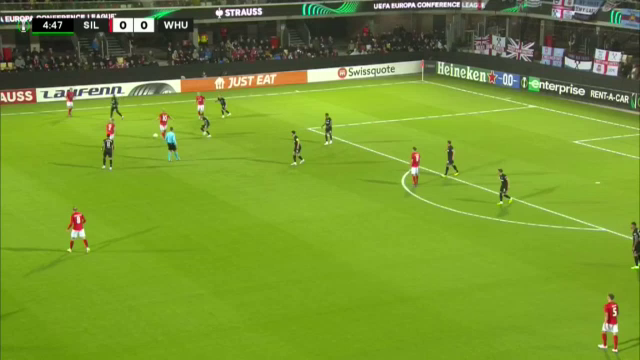Silkeborg a înscris un gol fantastic împotriva lui West Ham. Londonezii au fost făcuți șah mat în propriul careu_3
