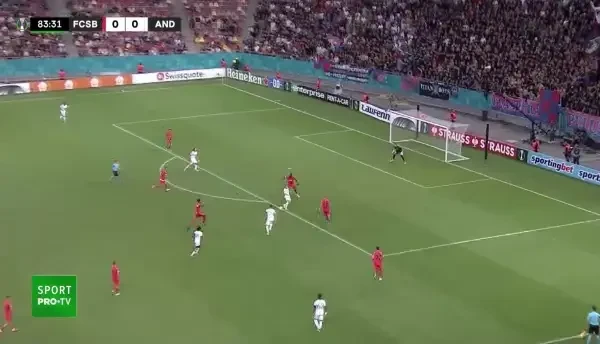 Esposito e faultat de Crețu în careu, arbitrul lasă jocul să continue!