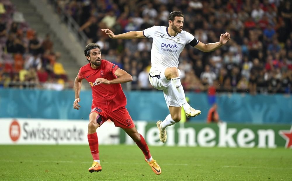 Andrea și mai cum? Numele italianului a fost scris greșit pe tricoul de joc în meciul cu Anderlecht _11