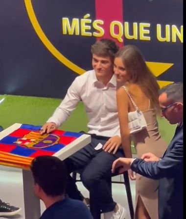 Gavi a dat gol în prelungiri! Nu a plecat acasă doar cu contract nou, ci și cu o cucerire! Fata i-a strecurat un bilețel în mână _3