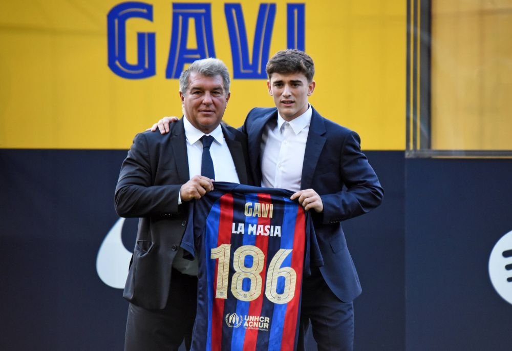 Gavi a dat gol în prelungiri! Nu a plecat acasă doar cu contract nou, ci și cu o cucerire! Fata i-a strecurat un bilețel în mână _4