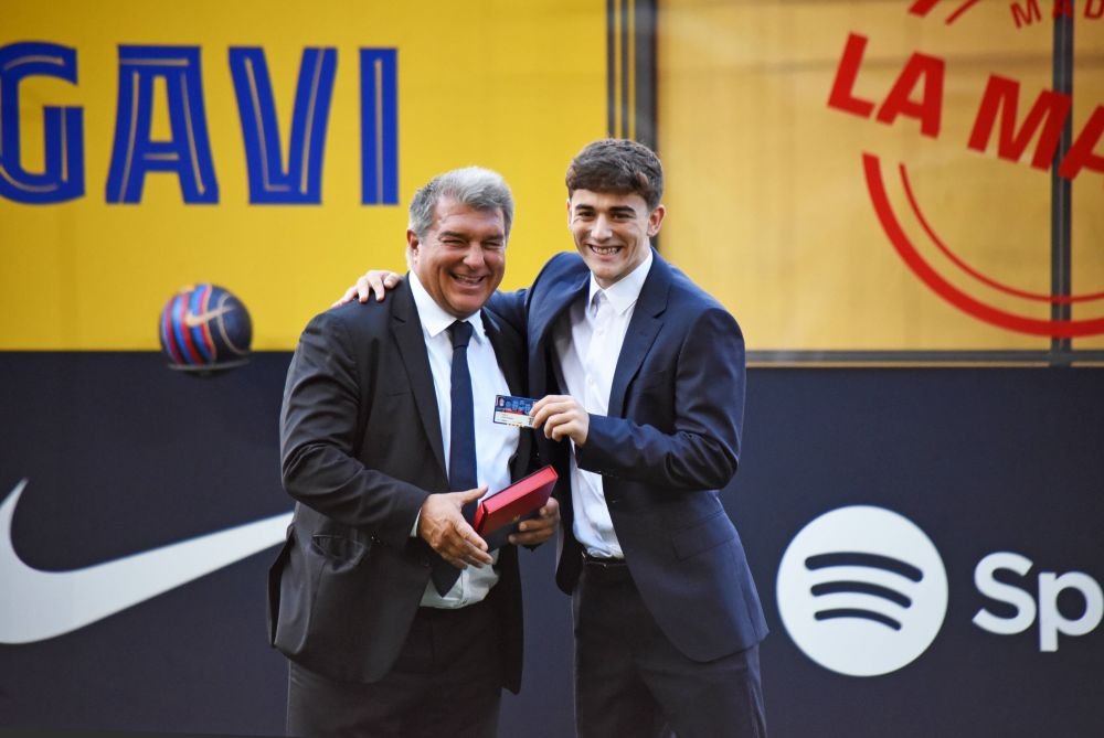 Gavi a dat gol în prelungiri! Nu a plecat acasă doar cu contract nou, ci și cu o cucerire! Fata i-a strecurat un bilețel în mână _6