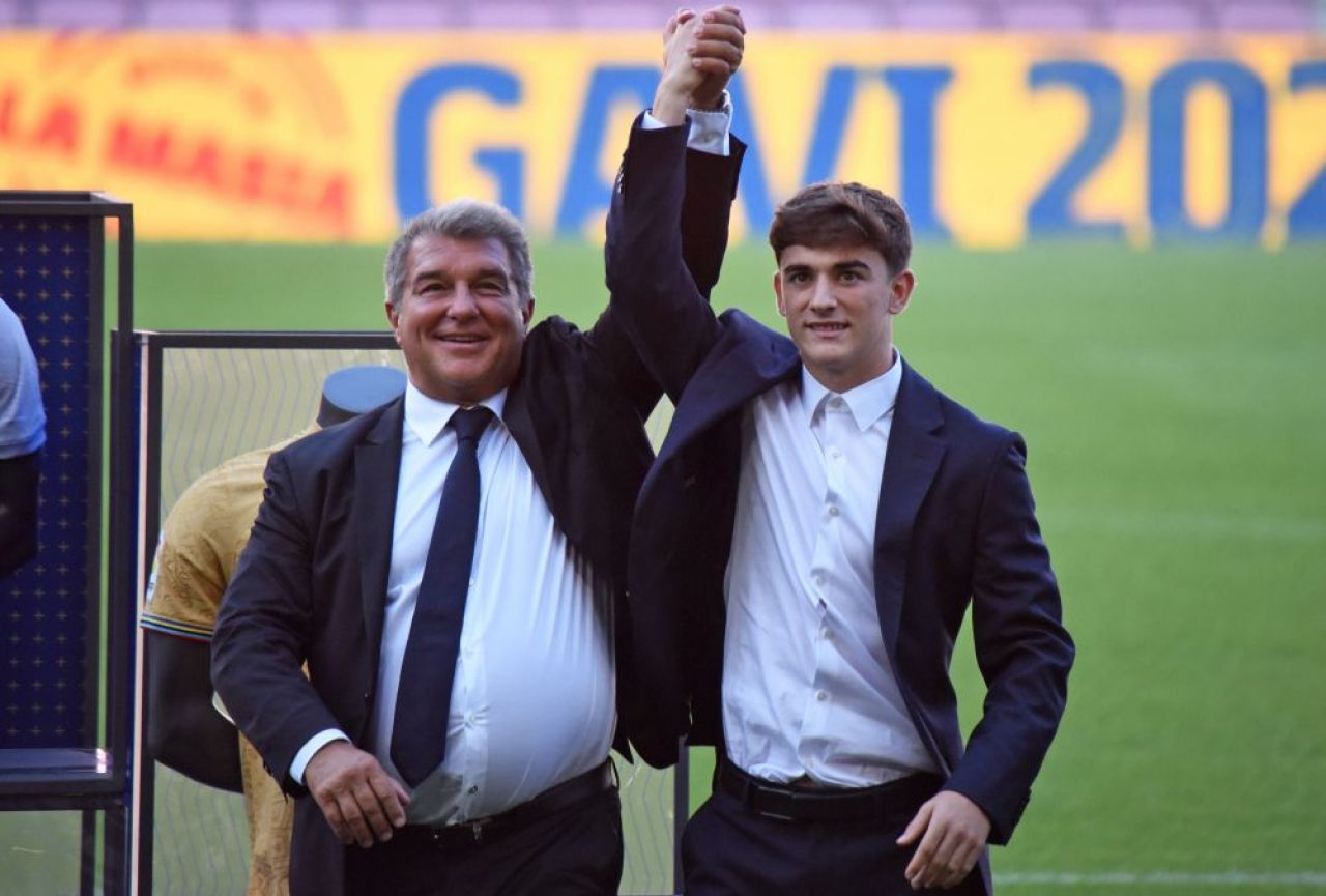 Gavi a dat gol în prelungiri! Nu a plecat acasă doar cu contract nou, ci și cu o cucerire! Fata i-a strecurat un bilețel în mână _7
