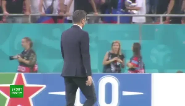 Gestul făcut de Nicolae Dică imediat după fluierul final. Cu cine a discutat tehnicianul și ce s-a întâmplat cu Mihai Stoica
