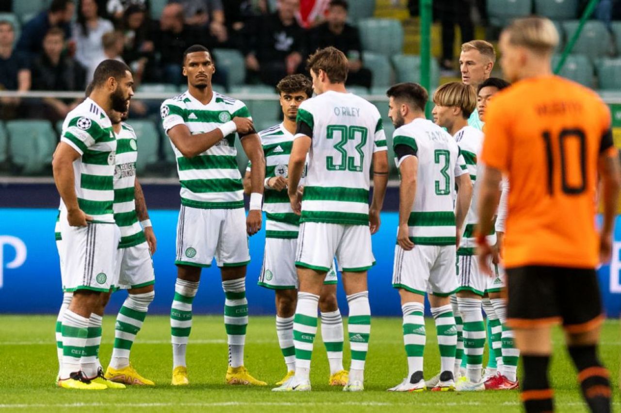 UEFA o va penaliza pe Celtic pentru un banner împotriva Reginei! Ce au făcut suporterii scoțieni_7