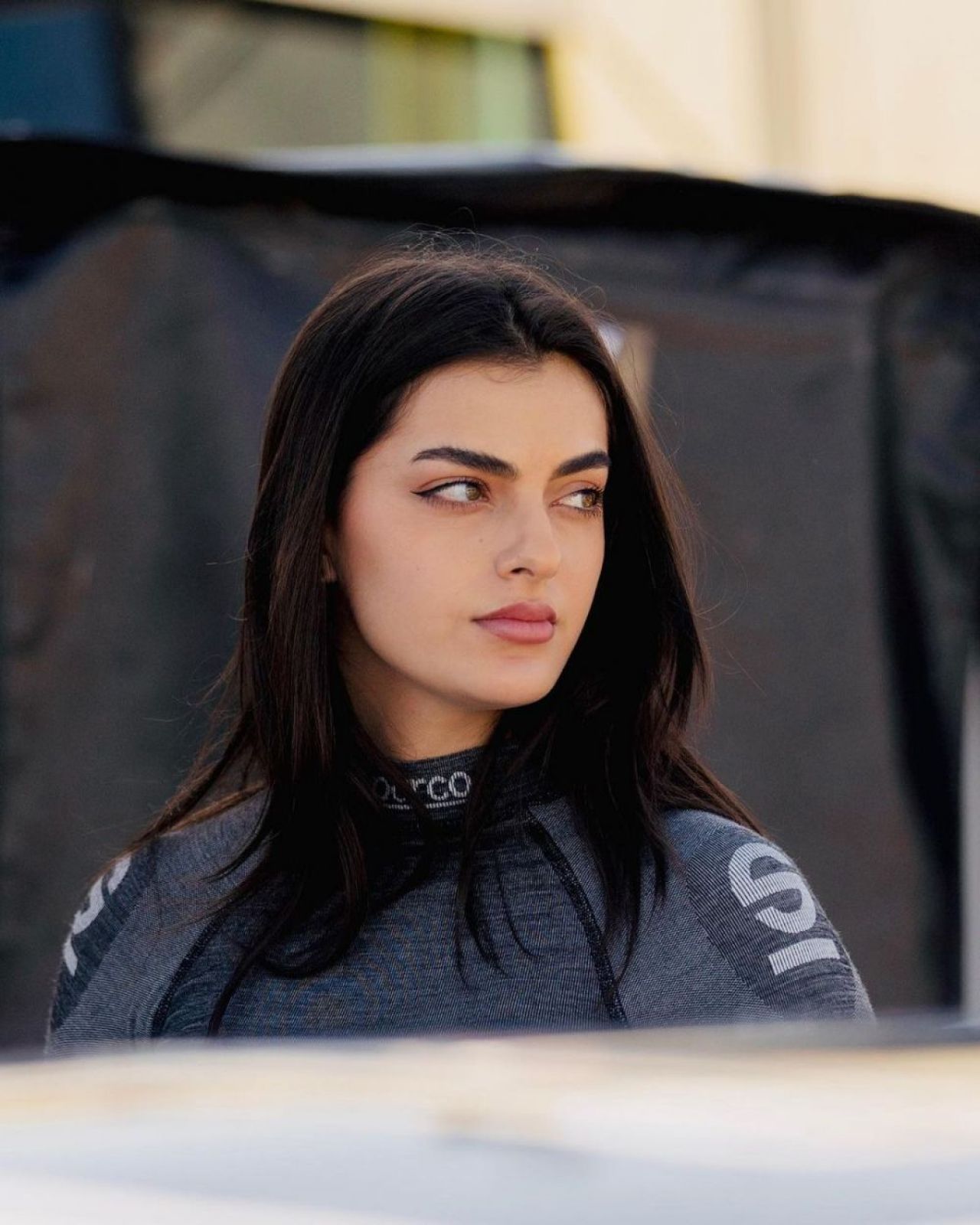 Ea e sportiva care va debuta ca model Victoria's Secret. Are o carieră de succes în sporturile cu motor și impresionează cu frumusețea sa_12