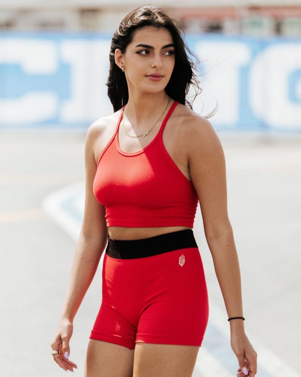Ea e sportiva care va debuta ca model Victoria's Secret. Are o carieră de succes în sporturile cu motor și impresionează cu frumusețea sa_14