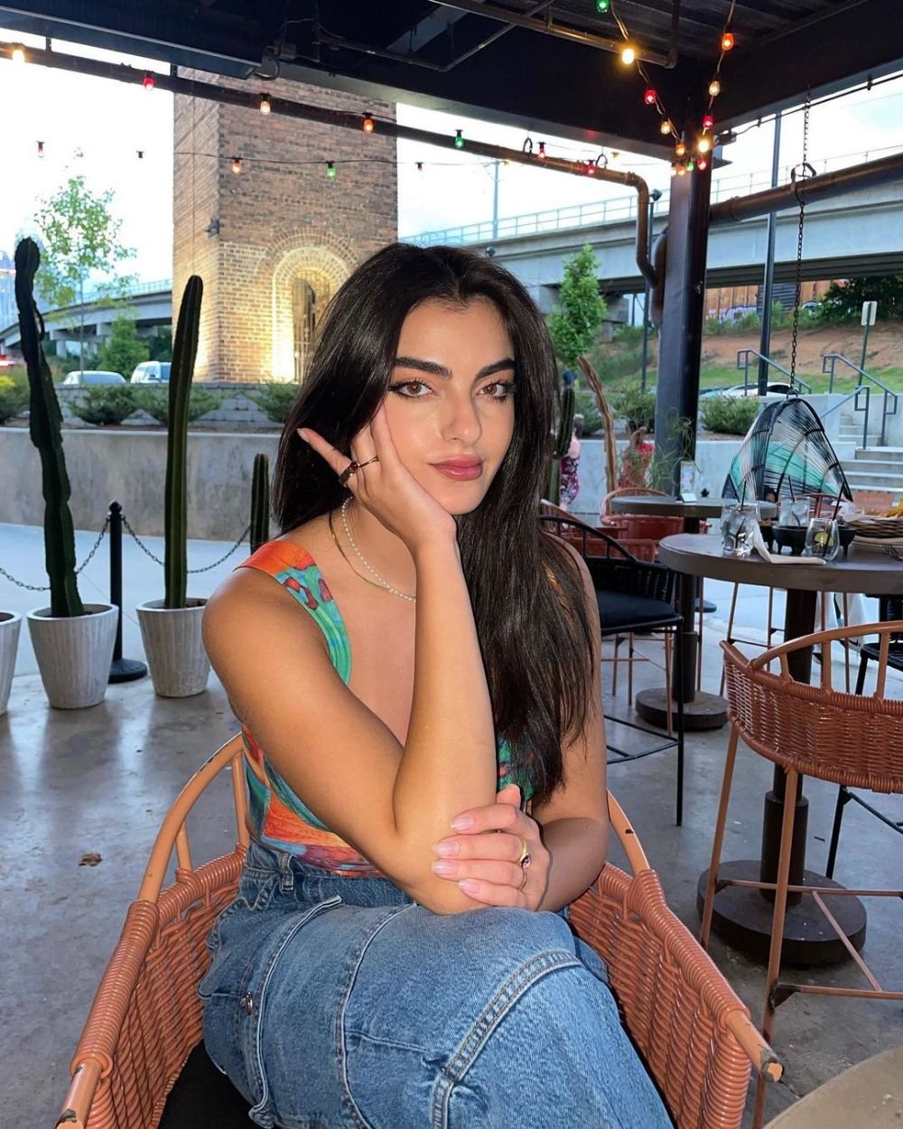 Ea e sportiva care va debuta ca model Victoria's Secret. Are o carieră de succes în sporturile cu motor și impresionează cu frumusețea sa_19