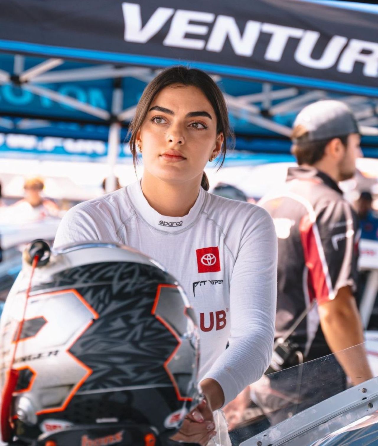 Ea e sportiva care va debuta ca model Victoria's Secret. Are o carieră de succes în sporturile cu motor și impresionează cu frumusețea sa_23