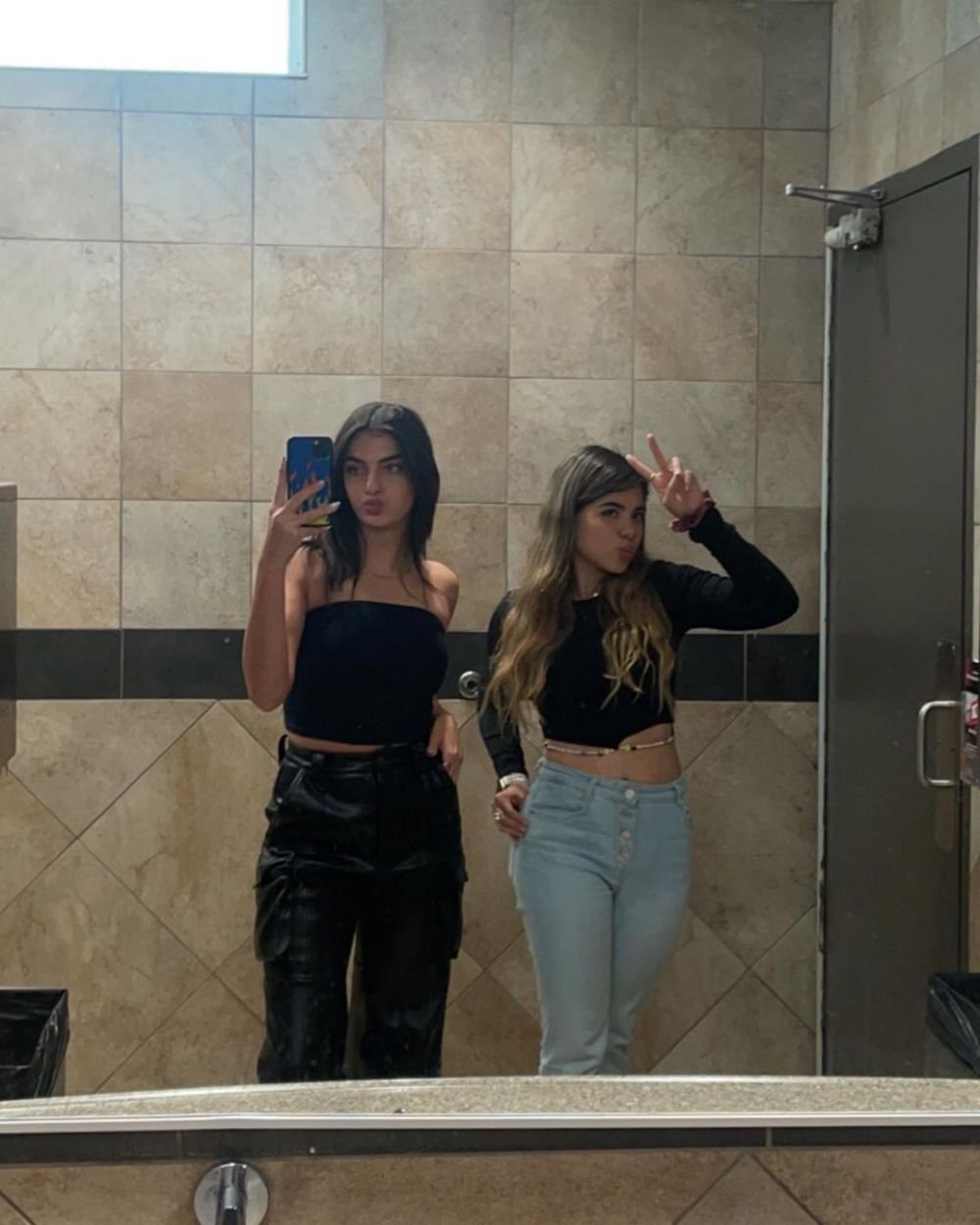 Ea e sportiva care va debuta ca model Victoria's Secret. Are o carieră de succes în sporturile cu motor și impresionează cu frumusețea sa_24