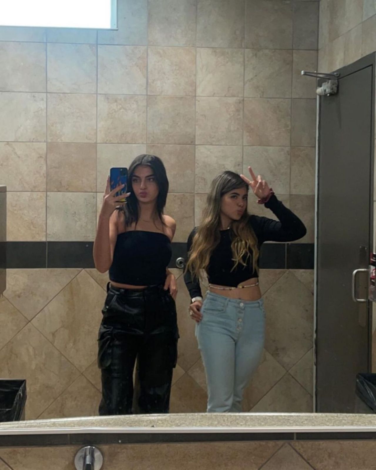 Ea e sportiva care va debuta ca model Victoria's Secret. Are o carieră de succes în sporturile cu motor și impresionează cu frumusețea sa_24