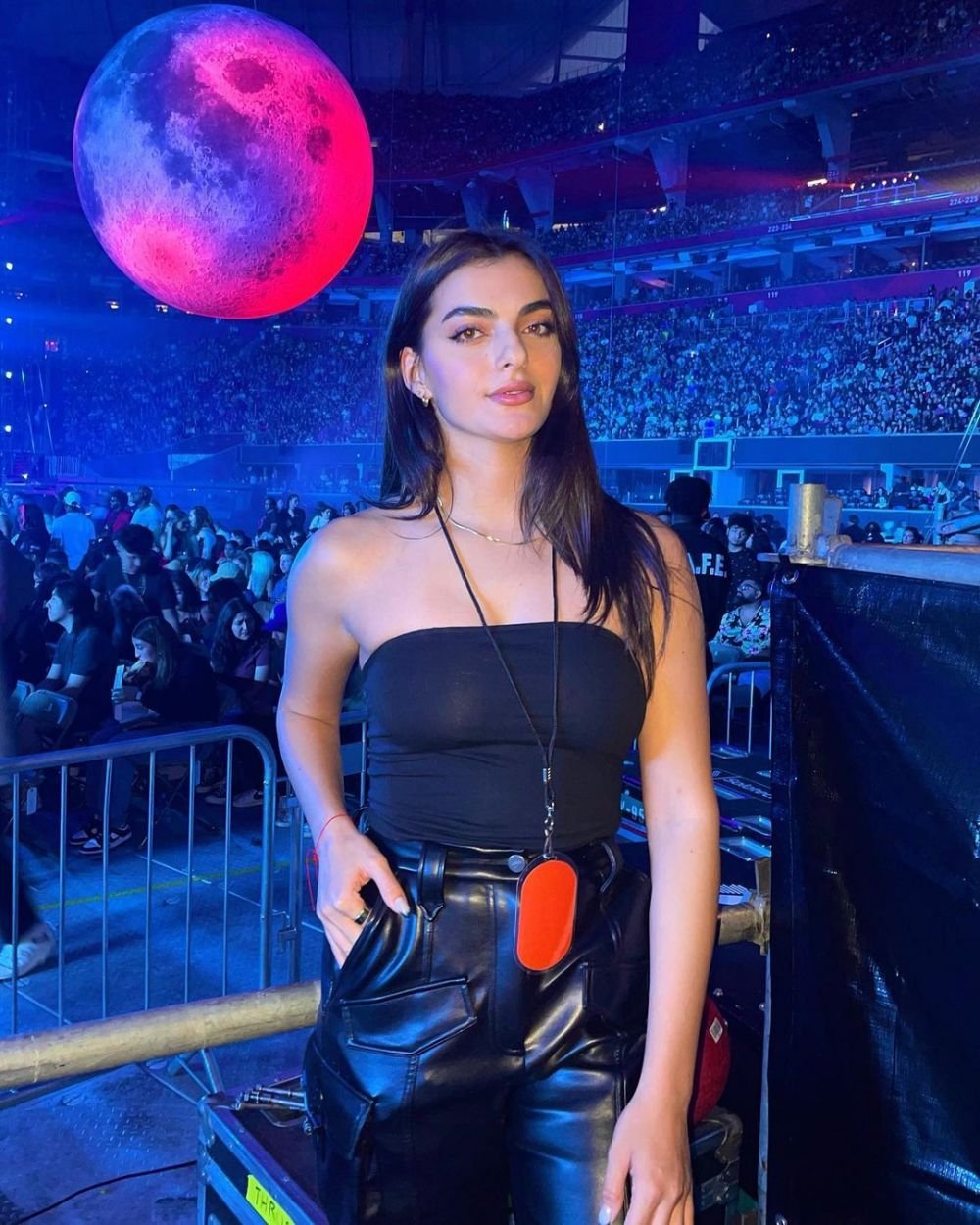 Ea e sportiva care va debuta ca model Victoria's Secret. Are o carieră de succes în sporturile cu motor și impresionează cu frumusețea sa_26