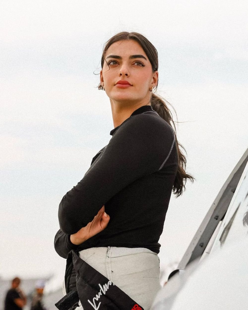 Ea e sportiva care va debuta ca model Victoria's Secret. Are o carieră de succes în sporturile cu motor și impresionează cu frumusețea sa_29