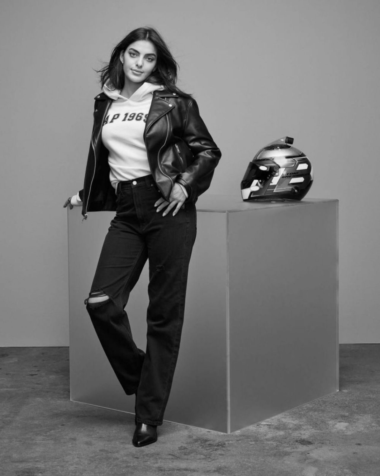 Ea e sportiva care va debuta ca model Victoria's Secret. Are o carieră de succes în sporturile cu motor și impresionează cu frumusețea sa_32