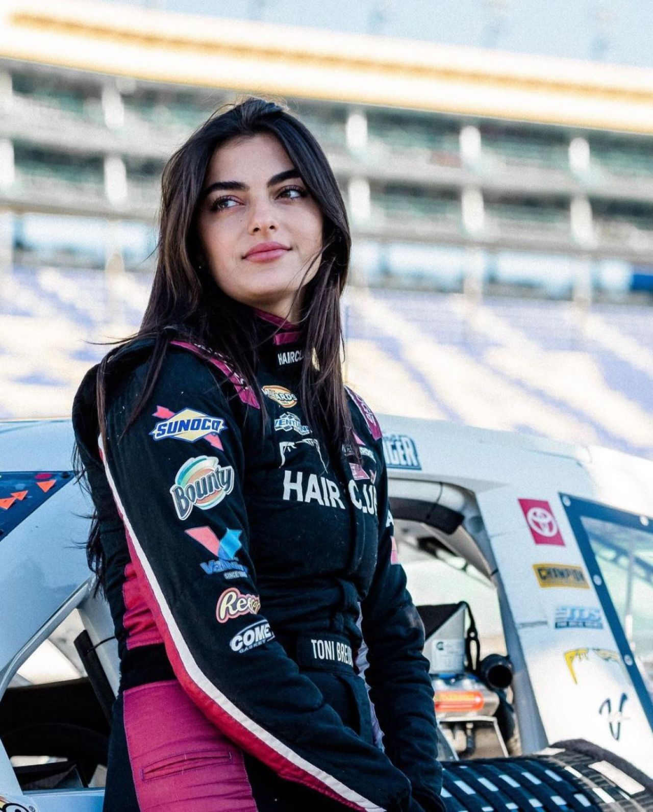 Ea e sportiva care va debuta ca model Victoria's Secret. Are o carieră de succes în sporturile cu motor și impresionează cu frumusețea sa_34