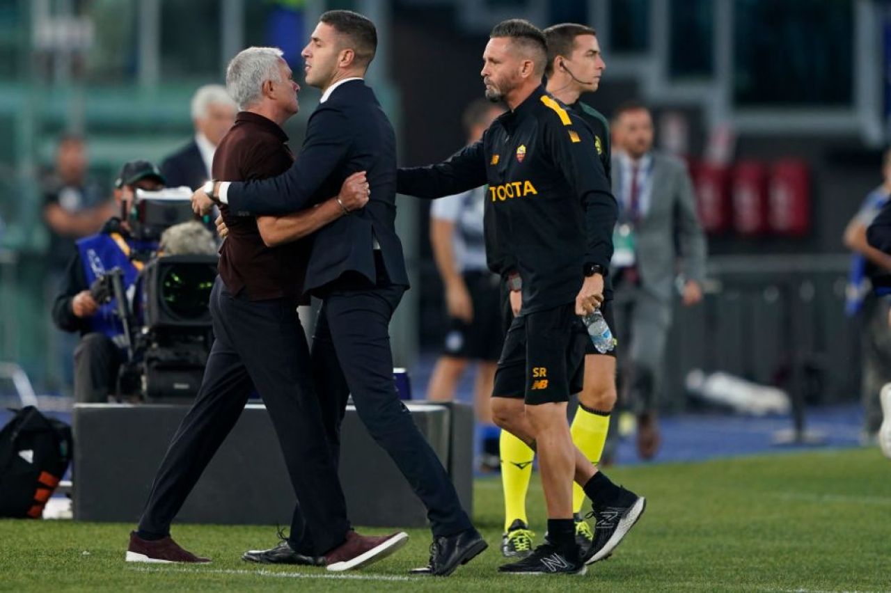 Jose Mourinho ratează derby-ul cu Inter Milano. Portughezul, eliminat după ce a intrat pe teren și s-a luat la ceartă cu un arbitru _3