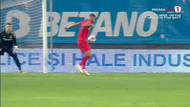 „Maradona” Oaidă a marcat autogolul sezonului! Mijlocașul central a dat un gol superb, doar că a greșit poarta_7